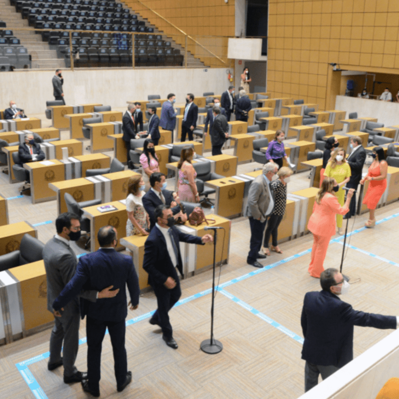 Semana começa com twittaço #BastaDeConfisco